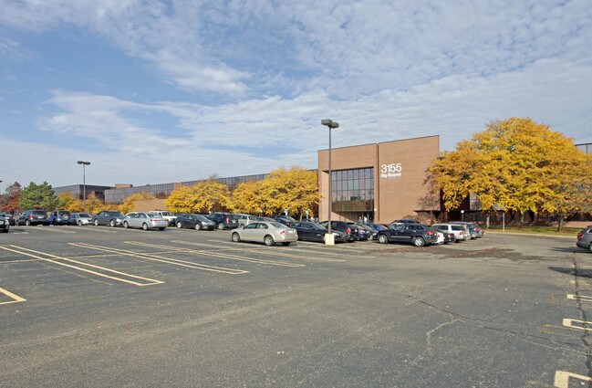 Plus de détails pour 3155 W Big Beaver Rd, Troy, MI - Bureau à louer