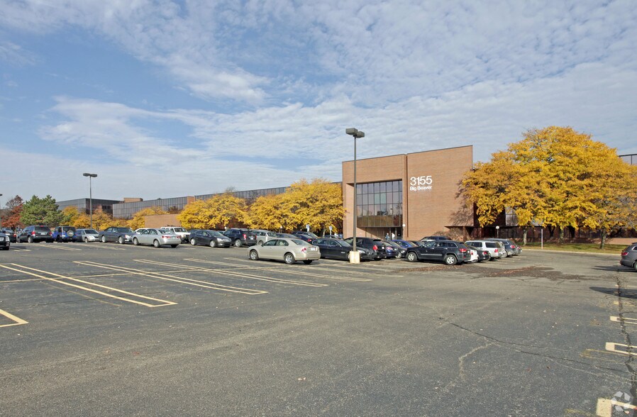 3155 W big beaver Rd, Troy, MI à louer - Photo du bâtiment - Image 2 de 20