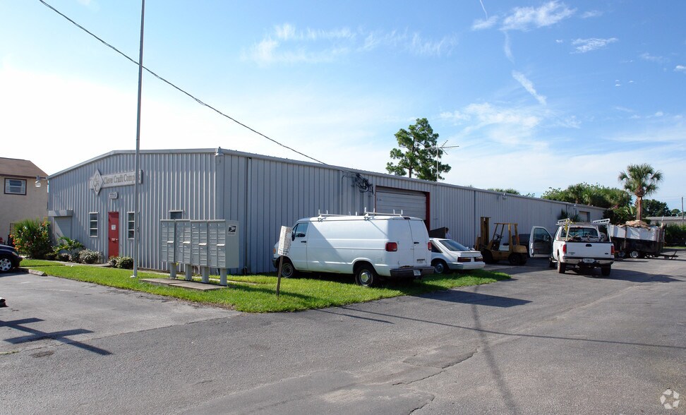 7715-7723 Ellis Rd, West Melbourne, FL à louer - Photo du bâtiment - Image 2 de 7