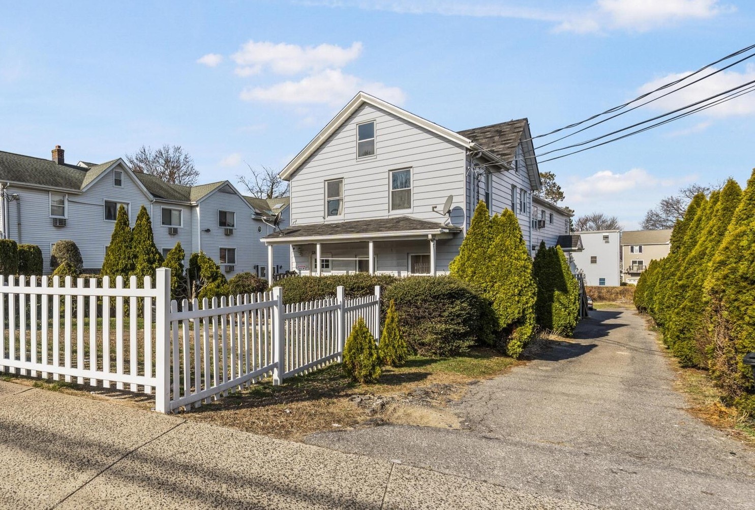 121 Lockwood Ave, Stamford, CT for sale Primary Photo- Image 1 of 17