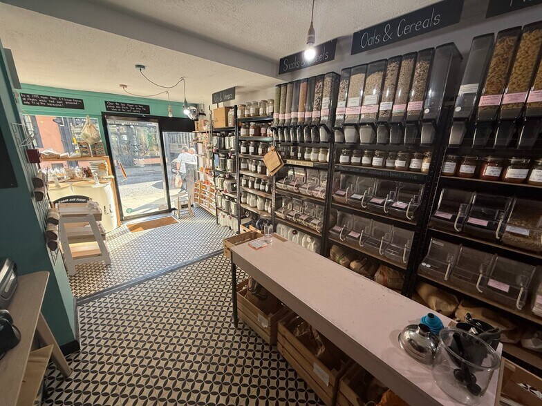 76 – 78 High St, Ware à louer - Photo intérieure - Image 3 de 6