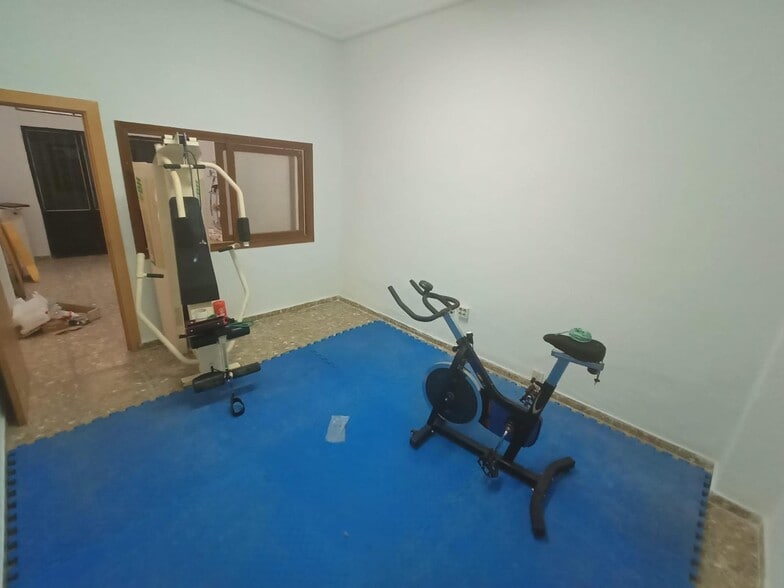 Retail in Cáceres for lease - Building Photo - Image 3 of 6