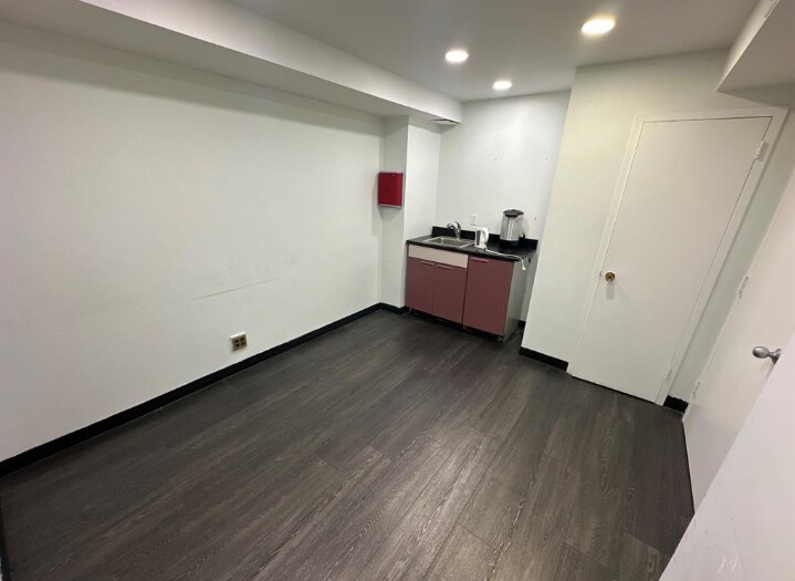 711A-711D Seagirt Ave, Far Rockaway, NY à louer Photo intérieure- Image 1 de 1