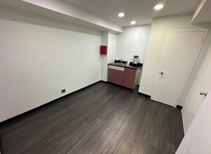 711A-711D Seagirt Ave, Far Rockaway, NY à louer Photo intérieure- Image 1 de 1