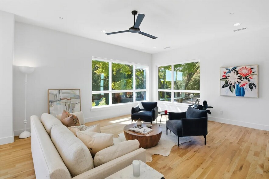 6345 Richmond Ave, Dallas, TX à vendre - Photo du bâtiment - Image 2 de 13