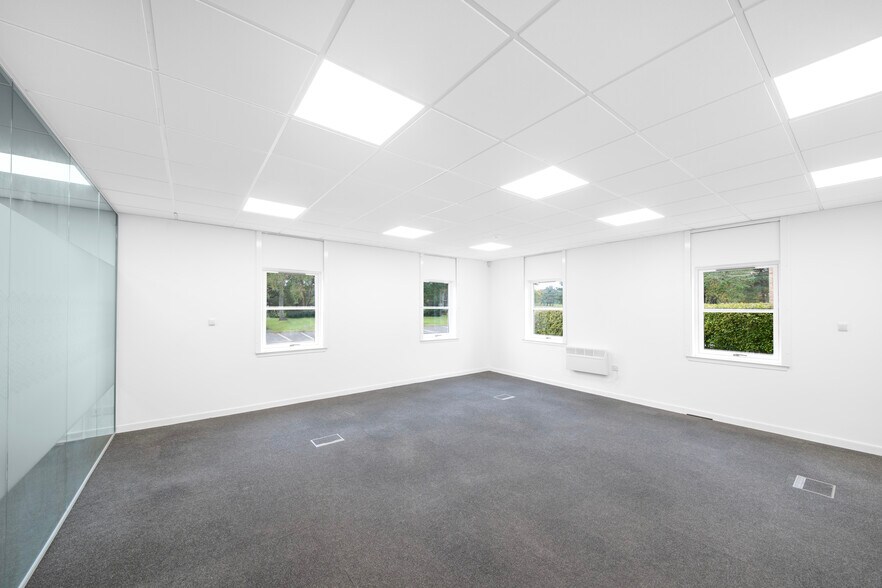 5 Deer Park Av, Livingston à louer - Photo du bâtiment - Image 3 de 6