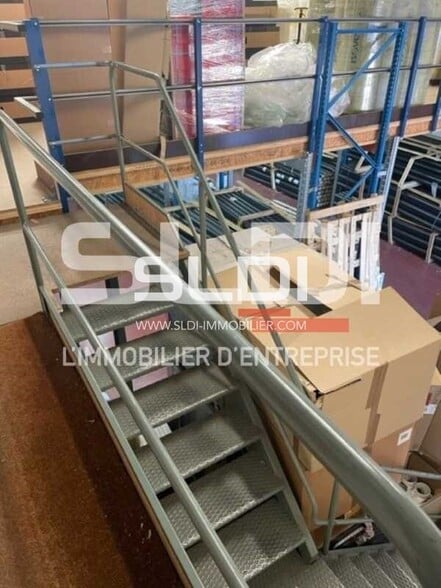 Flex in Villeurbanne for lease - Interior Photo - Image 2 of 8