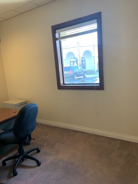 5868 S Pecos Rd, Las Vegas, NV à vendre - Photo intérieure - Image 2 de 19