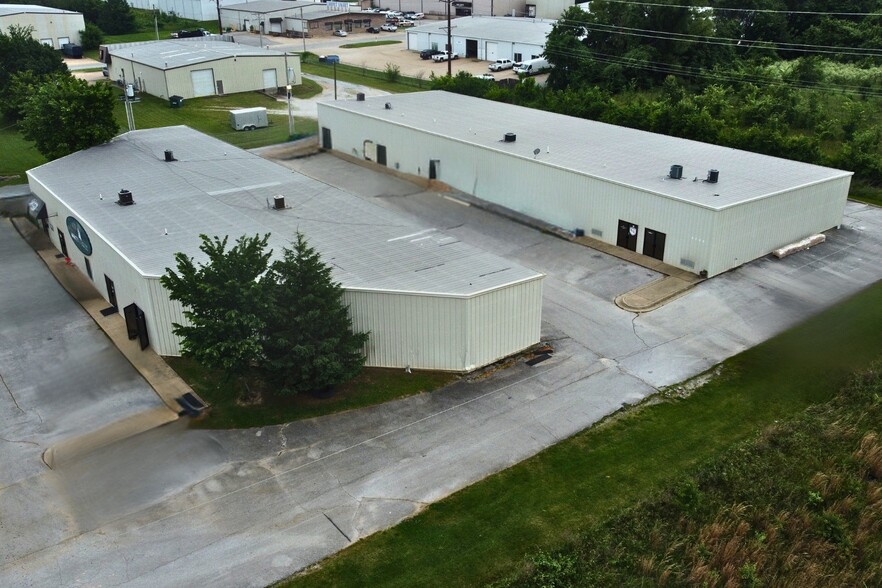 5764 N Thompson St, Springdale, AR for lease - Building Photo - Image 1 of 6