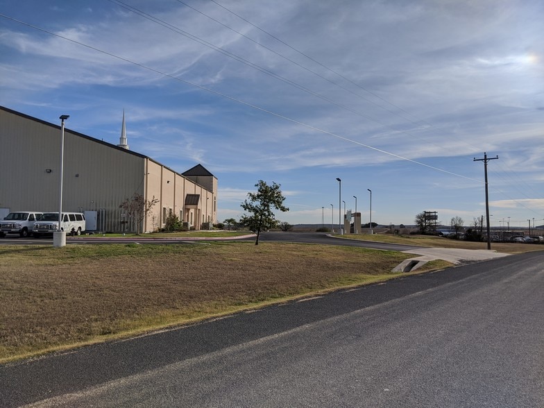 4300 Burch Dr, Del Valle, TX à louer - Photo du bâtiment - Image 3 de 10