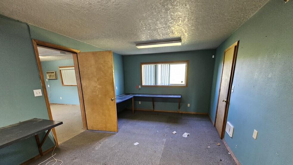 1310 Elm Pl, Kelso, WA à vendre - Photo du bâtiment - Image 3 de 7