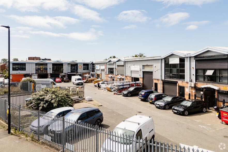 Bridge Rd, Southall for sale - Primary Photo - Image 1 of 9
