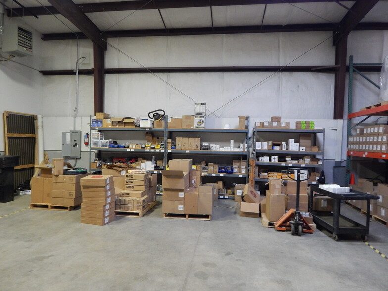 221 Industrial Dr, Roseburg, OR for lease - Interior Photo - Image 2 of 7