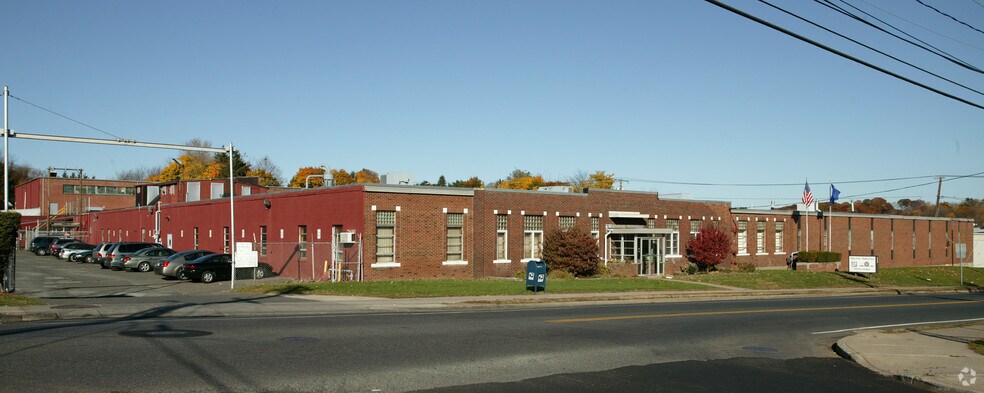 206 Newington Ave, New Britain, CT à louer - Photo principale - Image 1 de 4