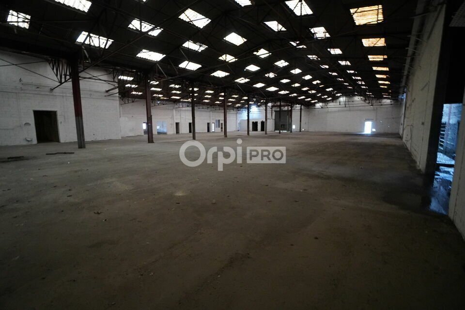 Industrial in Chevigny-Saint-Sauveur for sale Interior Photo- Image 1 of 4
