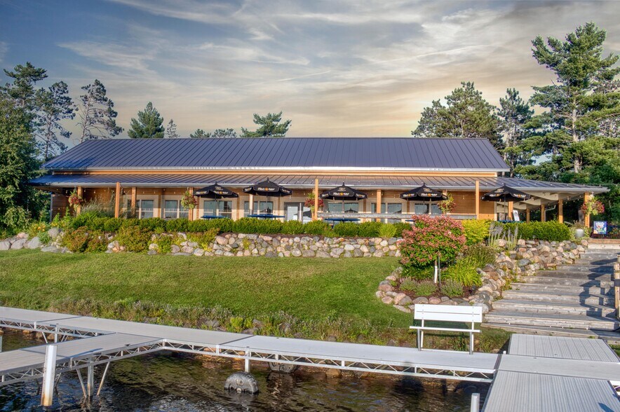 9971 N Grand Pines Ln, Hayward, WI à vendre - Photo du bâtiment - Image 2 de 46