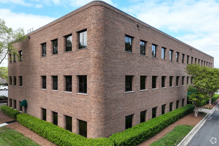 1381 Old Mill Cir, Winston-Salem, NC à louer - Photo du bâtiment - Image 2 de 8