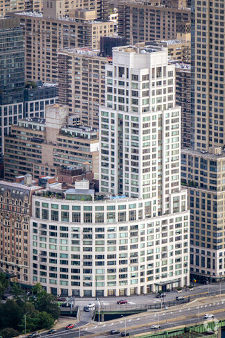 Plus de détails pour 240 Riverside Blvd, New York, NY - Bureau/Médical à louer