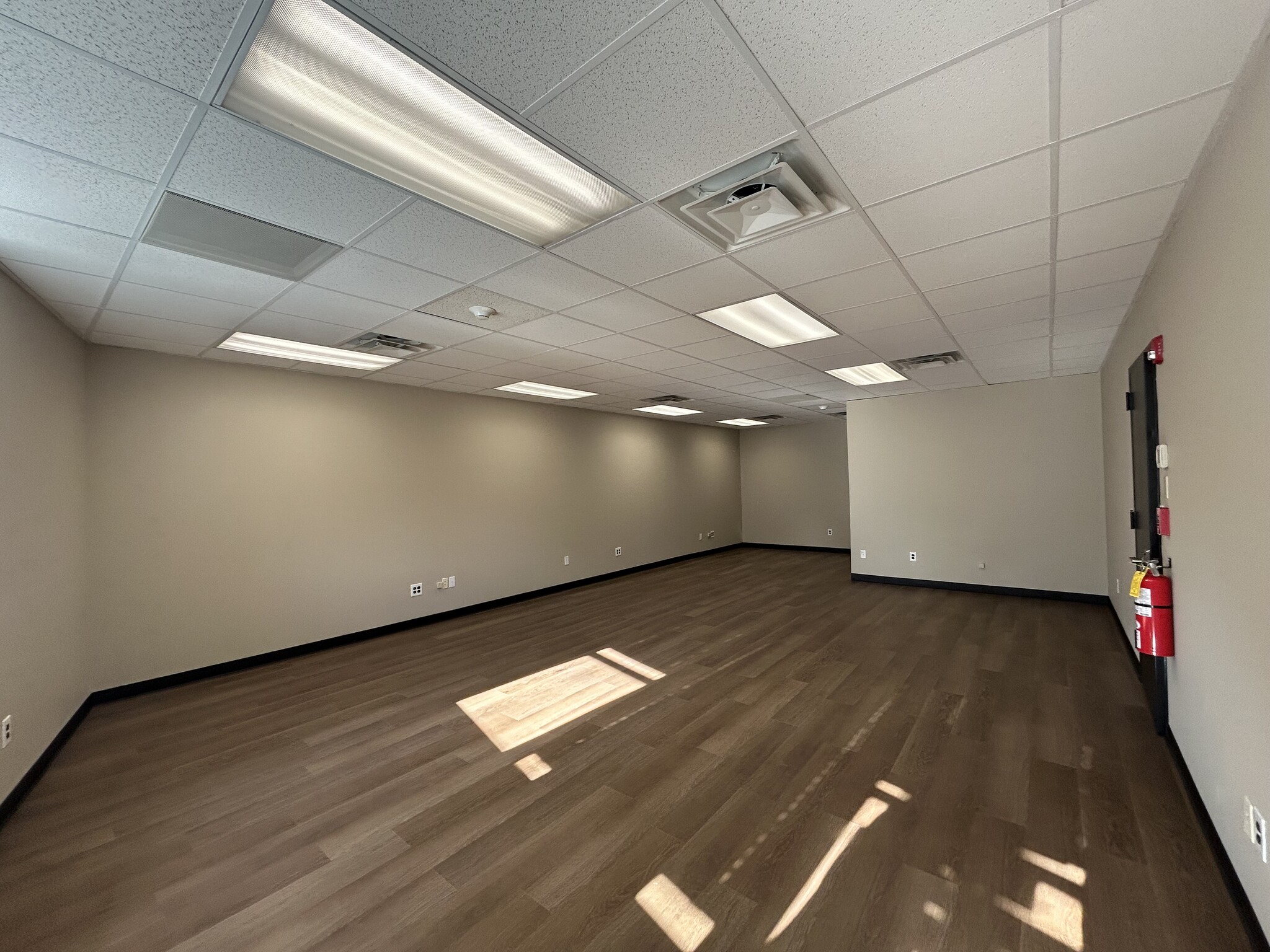 77-79 E Main St, Elmsford, NY for lease Interior Photo- Image 1 of 4