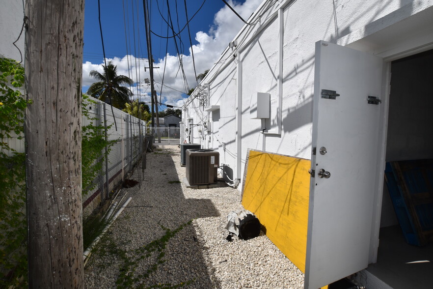2494 NW 20th St, Miami, FL for lease - Building Photo - Image 2 of 18