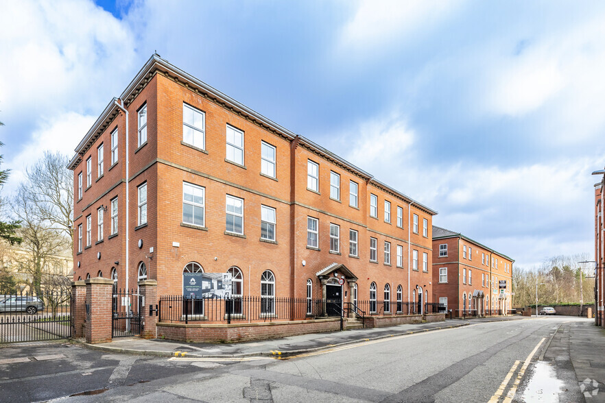 Silverwell St, Bolton for lease - Primary Photo - Image 1 of 14