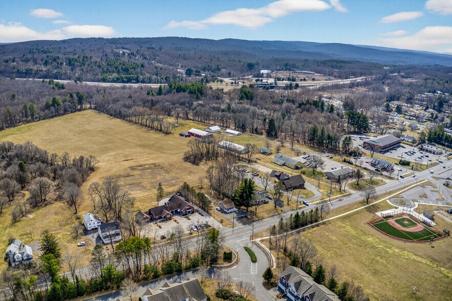 60-62 Hyde Ave, Vernon, CT à vendre - Photo du bâtiment - Image 3 de 54