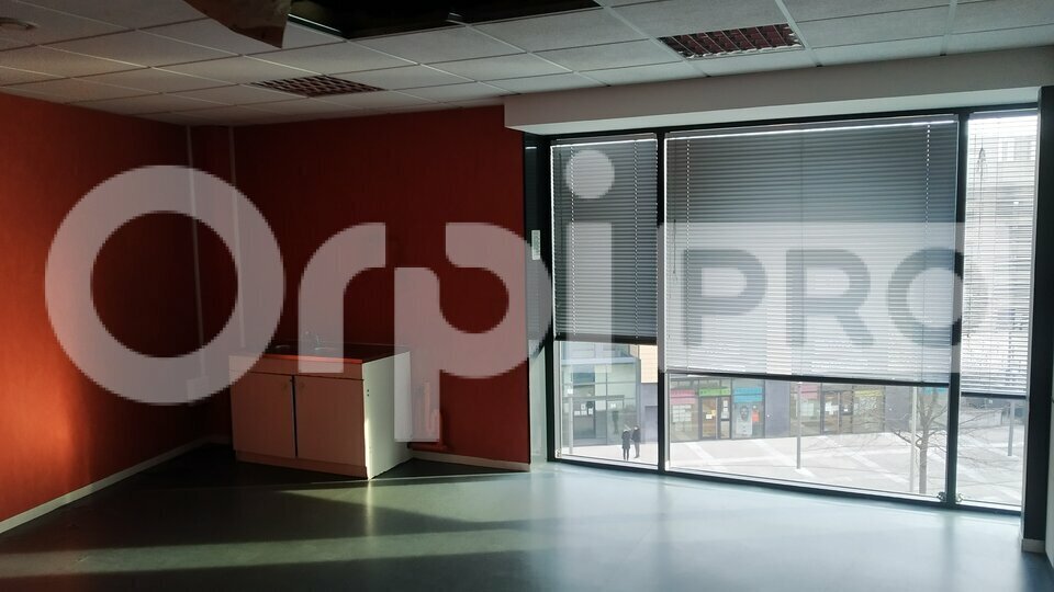 Office in Reims for lease Interior Photo- Image 1 of 6