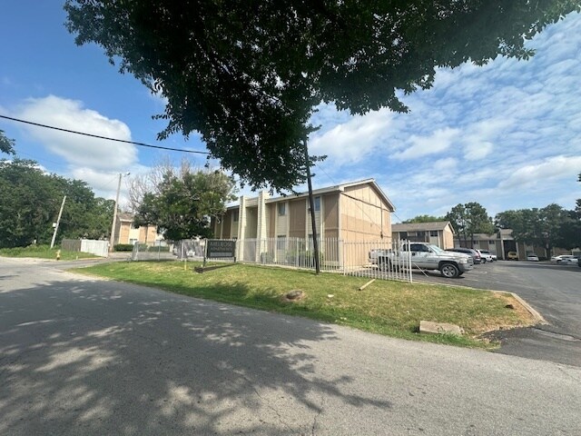 6321 E 9th St, Tulsa, OK à vendre - Photo du bâtiment - Image 1 de 12