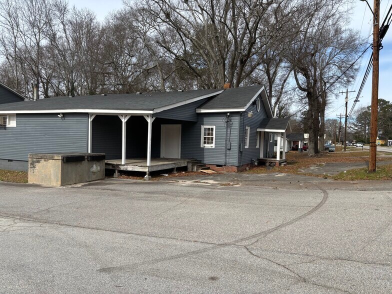 1304 S Broad St, Monroe, GA à louer - Photo du bâtiment - Image 3 de 40