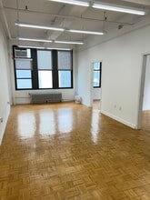 325 W 38th St, New York, NY à louer Photo intérieure- Image 1 de 7