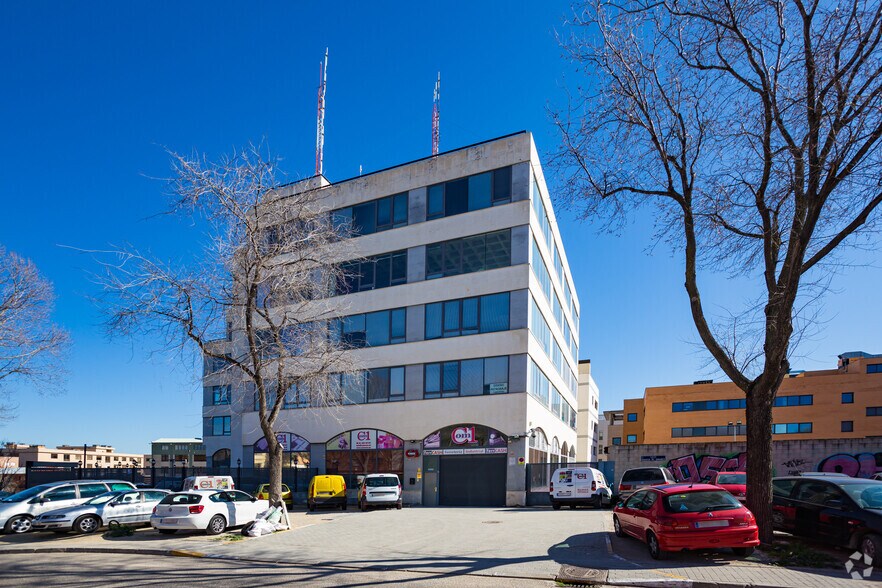 Calle Secoya, 29 B - 31, Madrid, Madrid à vendre - Photo du bâtiment - Image 2 de 2