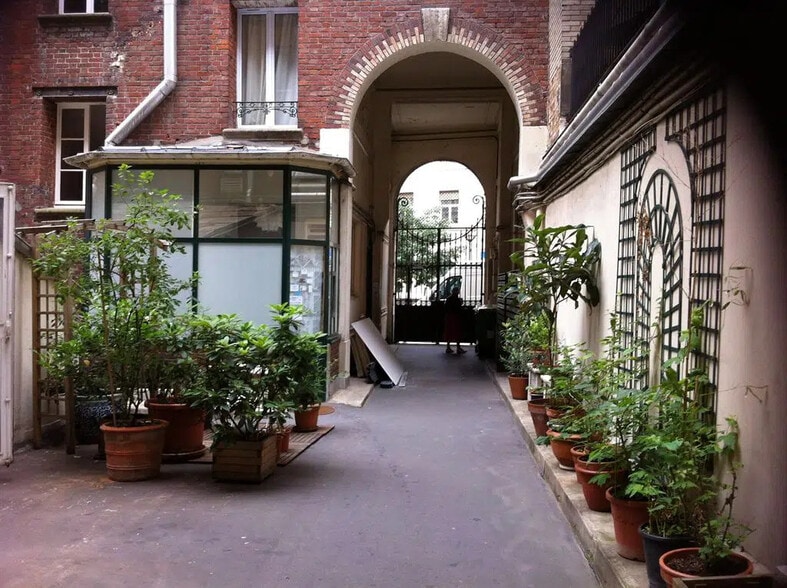 Retail in Paris for sale - Building Photo - Image 1 of 4