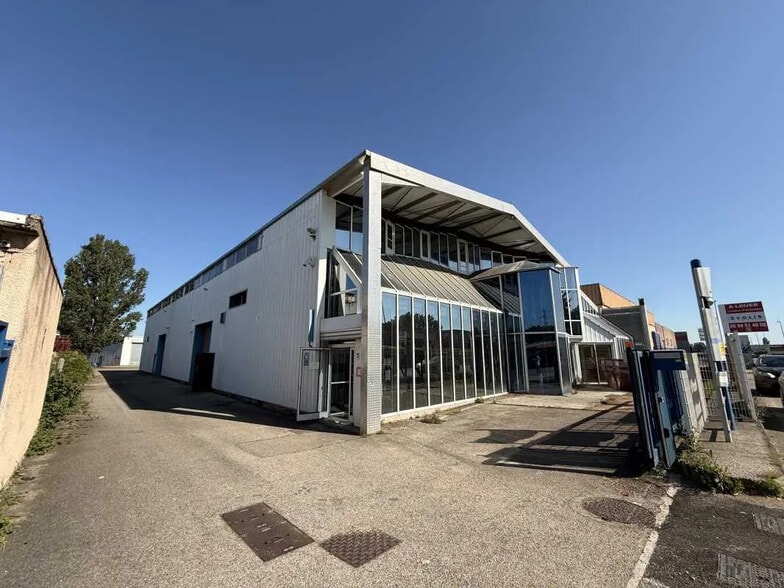 Flex in Vaulx-en-Velin for lease - Building Photo - Image 2 of 11