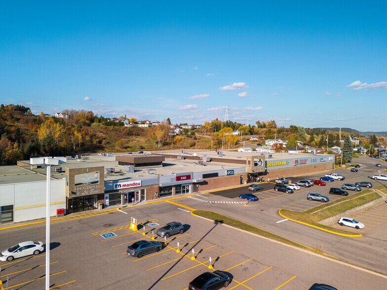 2100 Rue Bagot, La Baie, QC à louer - Photo du bâtiment - Image 1 de 7
