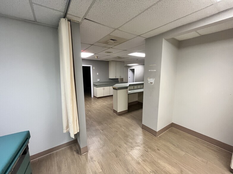 3401 Capital Cir NE, Tallahassee, FL à louer - Photo intérieure - Image 3 de 8