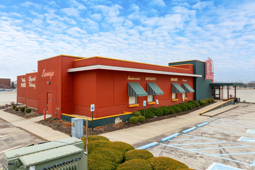 6045 E 86th St, Indianapolis, IN à louer - Photo du bâtiment - Image 3 de 21