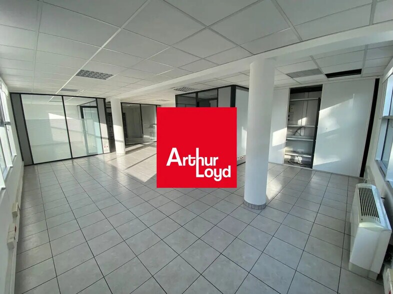Office in Marseille for lease - Interior Photo - Image 1 of 1