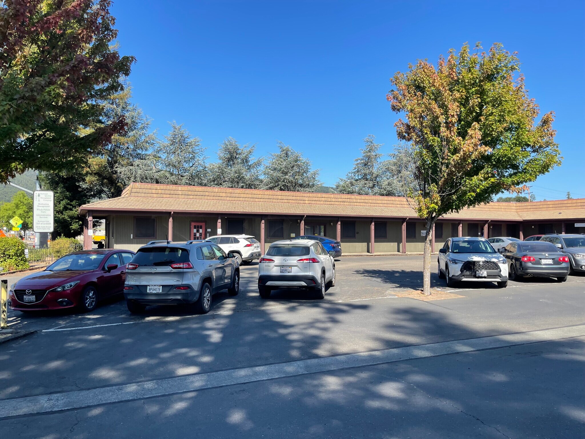 350 E Gobbi St, Ukiah, CA à louer Photo du bâtiment- Image 1 de 2