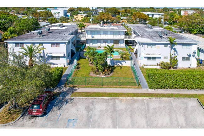 Plus de détails pour 1951 NE 167th St, North Miami Beach, FL - Multi-résidentiel à vendre