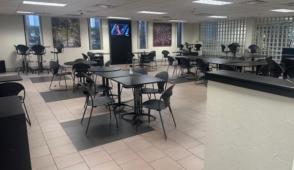 2000 N Classen Blvd, Oklahoma City, OK for lease - Interior Photo - Image 3 of 7