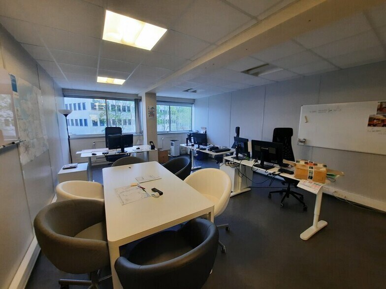 Office in Rouen for sale - Interior Photo - Image 2 of 9