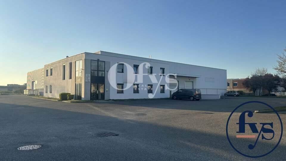 Rue Des Frères Lumière, Chassieu à vendre - Photo du bâtiment - Image 2 de 12