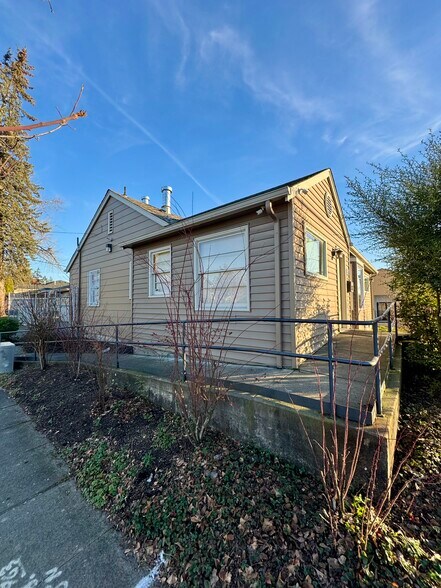 2236 NE 82nd Ave, Portland, OR à vendre - Photo du bâtiment - Image 2 de 12