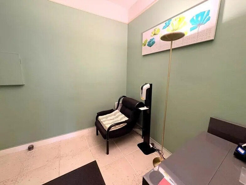 Office in Saint-Germain-en-Laye for lease - Interior Photo - Image 3 of 8
