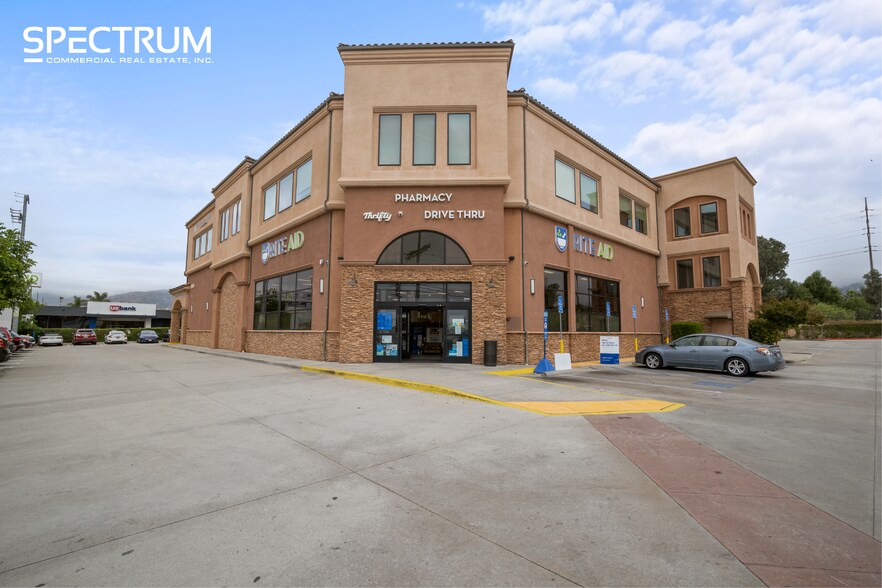 13803 Foothill Blvd, Sylmar, CA à louer - Photo du bâtiment - Image 1 de 14