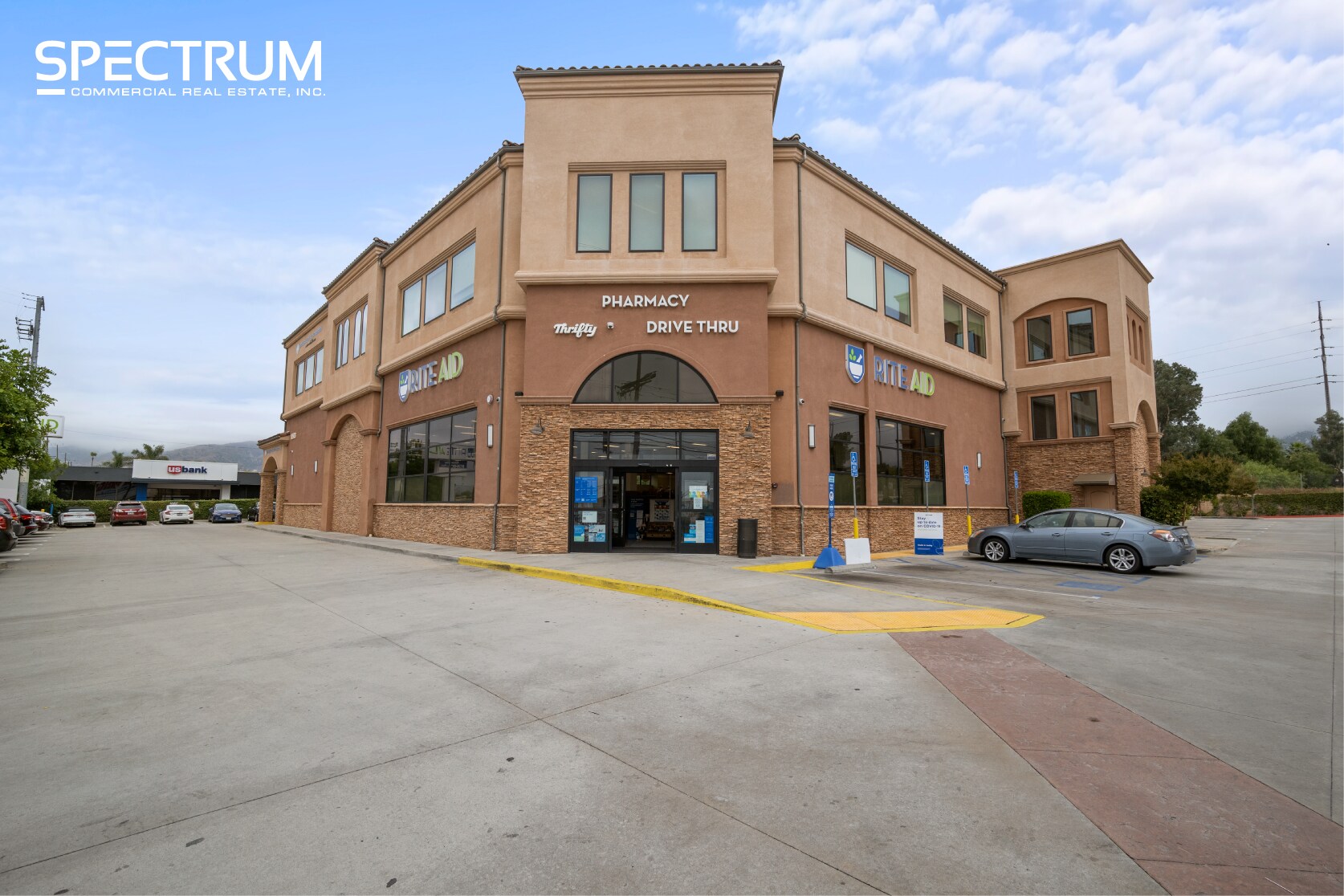 13803 Foothill Blvd, Sylmar, CA à louer Photo du bâtiment- Image 1 de 15