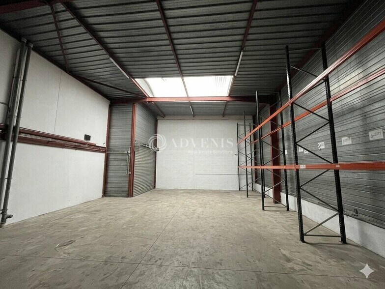 Flex in Neuilly-Plaisance for lease - Interior Photo - Image 3 of 5