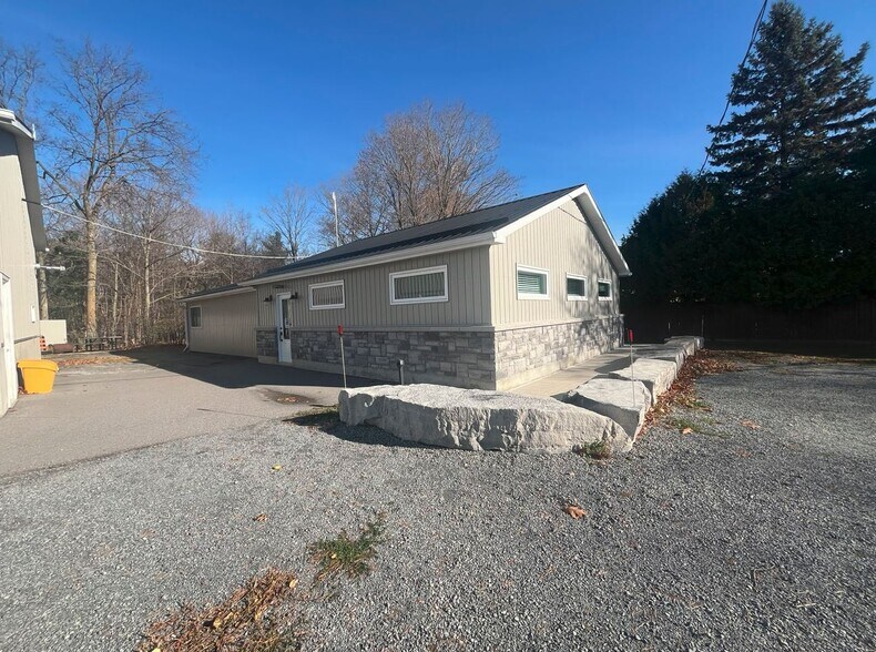 4372 Holmes Rd, Inverary, ON à louer - Photo du b timent - Image 2 de 4