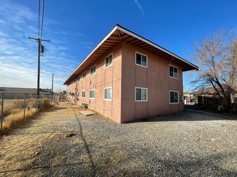 15535 Broken Bow Rd, Apple Valley, CA à vendre - Photo du bâtiment - Image 3 de 9
