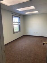 19 Kilton Rd, Bedford, NH for lease Building Photo- Image 2 of 3